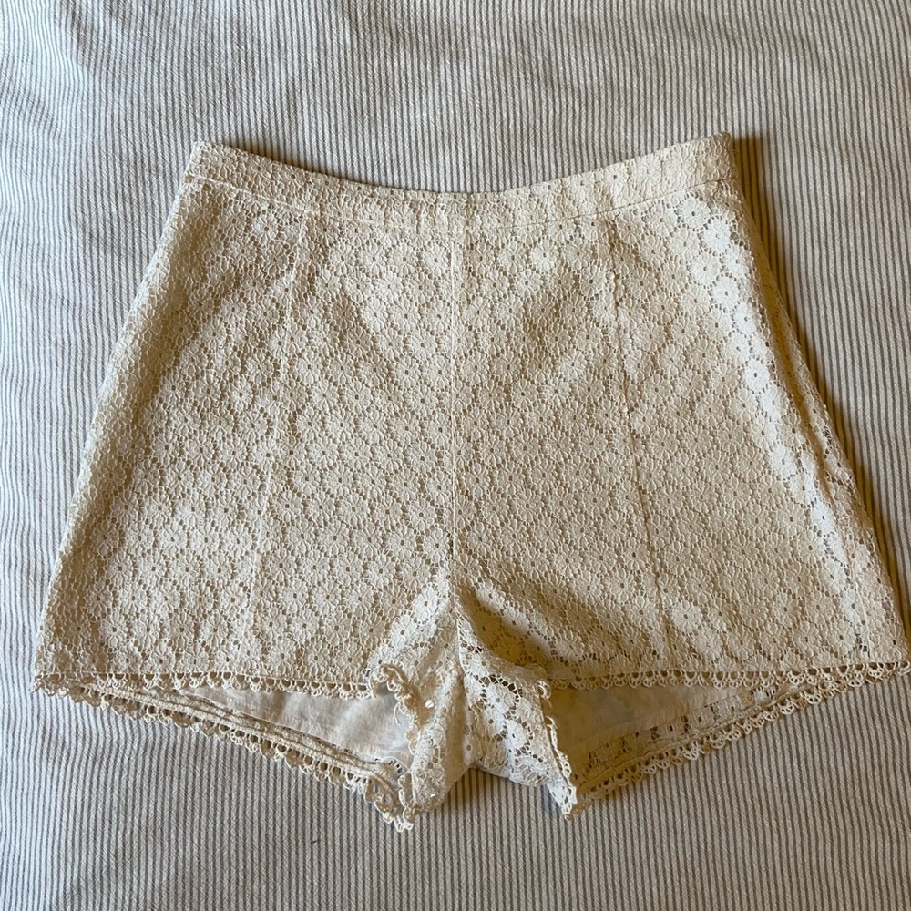 KIMCHI BLUE Lace Cream Shorts